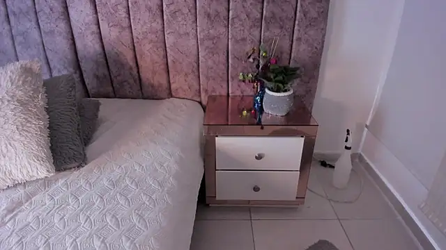 Ambeer fox  online show from 18, 4, 2026