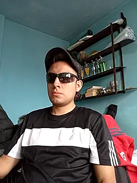 Snapshot of aczinovelez342 chatting on 10, 10, 2025 aczinovelez342 online show from 10, 10, 2025