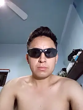 Snapshot of aczinovelez342 chatting on 8, 10, 2025 aczinovelez342 online show from 8, 10, 2025