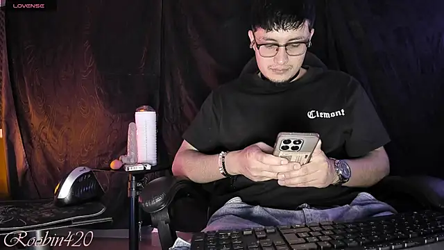 Snapshot of Roobin420 chatting on 8, 7, 2026 Roobin420 online show from 8, 7, 2026