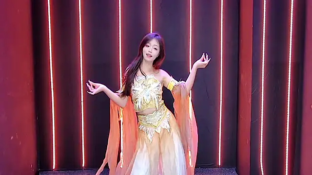 queen-001 online show from 1, 12, 2025