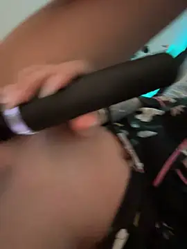 nikkaanderic online show from 9, 4, 2026