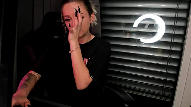 Lyra XX online show from 2, 3, 2026