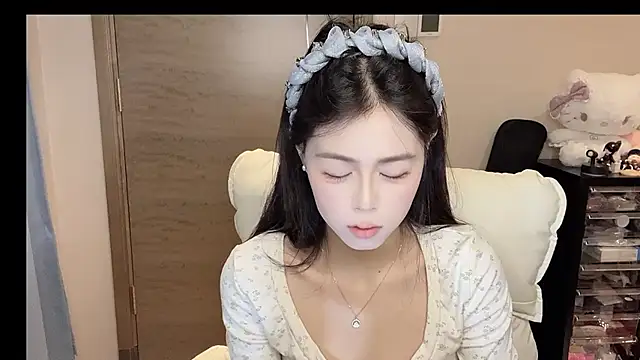 Koi-00 online show from 15, 11, 2025