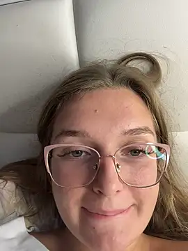 Bellatrisssaa online show from 16, 9, 2025