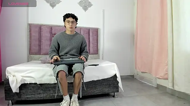 0anonimo bottom1 online show from 15, 9, 2025