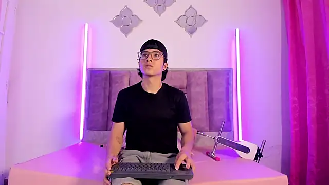 0anonimo bottom1 online show from 3, 10, 2025