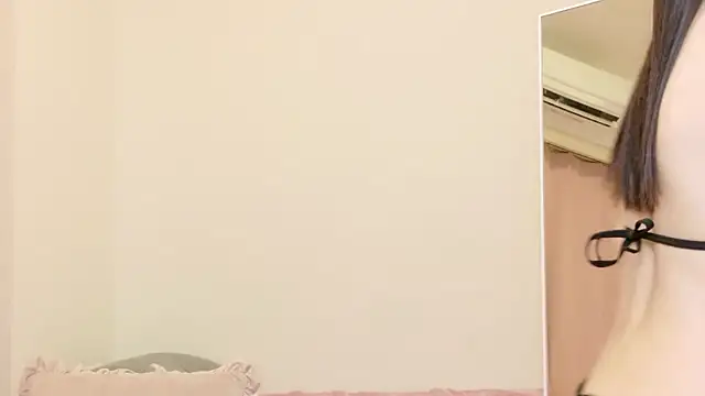 roachan  online show from 24, 4, 2026