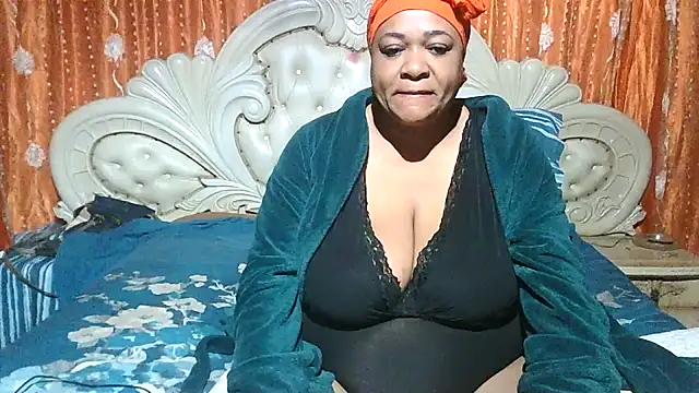 BUSTY QUEEEN online show from 19, 10, 2025