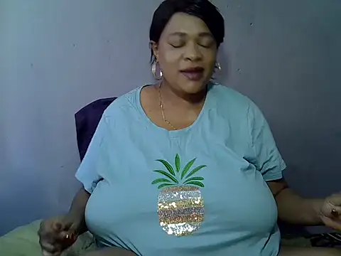 BUSTY QUEEEN online show from 9, 11, 2025