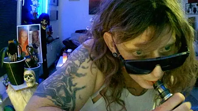 hellgirl1980 online show from 5, 11, 2025