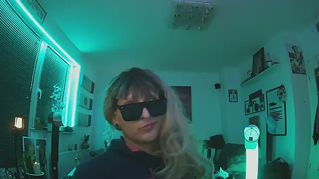 hellgirl1980 online show from 22, 10, 2025