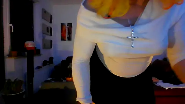 hellgirl1980 online show from 3, 10, 2025