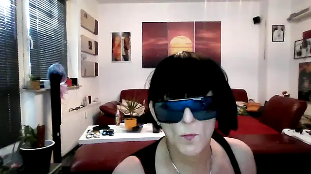 hellgirl1980 online show from 23, 9, 2025