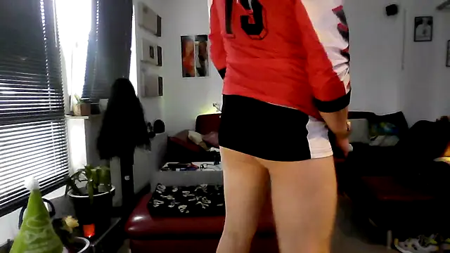 hellgirl1980 online show from 6, 10, 2025