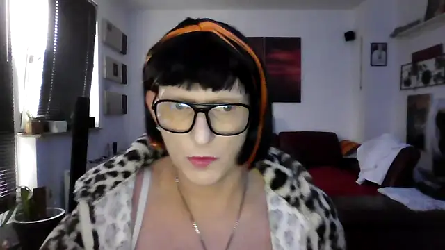 hellgirl1980 online show from 25, 9, 2025