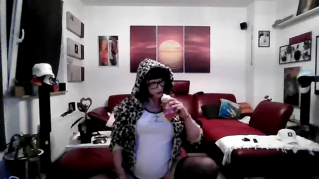 hellgirl1980 online show from 18, 9, 2025