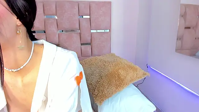 Daeni  online show from 16, 9, 2025