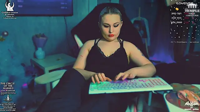 Wounded Goddess  online show from 17, 12, 2025