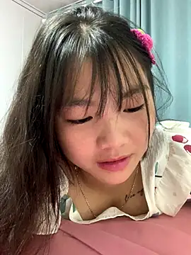 Emlyly-18 online show from 4, 10, 2025