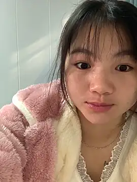 Emlyly-18 online show from 12, 11, 2025