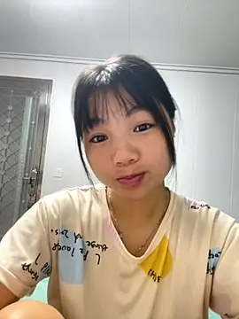 Emlyly-18 online show from 18, 10, 2025