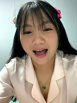 Emlyly-18 online show from 5, 10, 2025