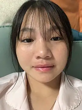 Emlyly-18 online show from 9, 10, 2025