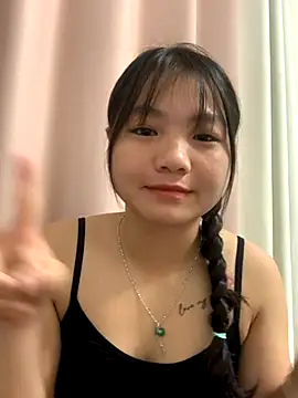 Emlyly-18 online show from 9, 9, 2025