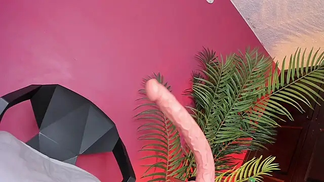 francesca suzett  online show from 31, 7, 2026