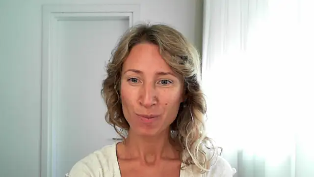 Snapshot of Paevoa chatting on 14, 11, 2025 Paevoa online show from 14, 11, 2025