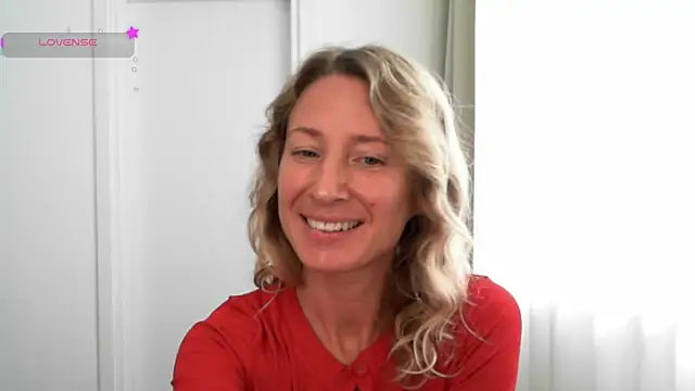 Snapshot of Paevoa chatting on 4, 12, 2025 Paevoa online show from 4, 12, 2025