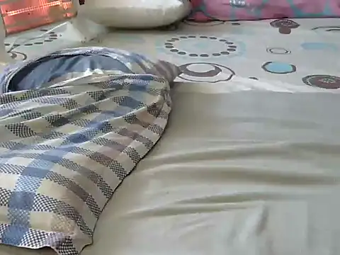 Playroom queen online show from 27, 2, 2026