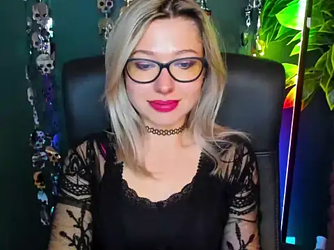 Snapshot of loveHeidi chatting on 20, 10, 2025 loveHeidi online show from 20, 10, 2025