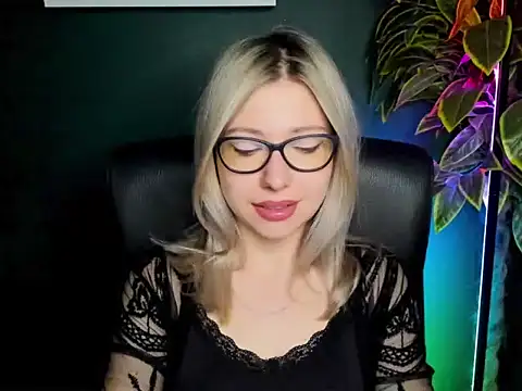 Snapshot of loveHeidi chatting on 24, 9, 2025 loveHeidi online show from 24, 9, 2025