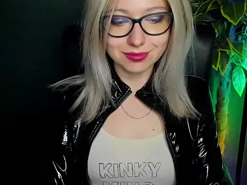 Snapshot of loveHeidi chatting on 29, 9, 2025 loveHeidi online show from 29, 9, 2025