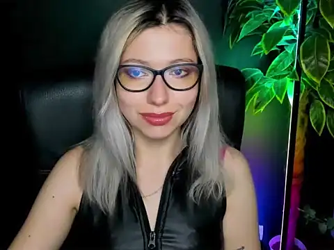 Snapshot of loveHeidi chatting on 16, 9, 2025 loveHeidi online show from 16, 9, 2025