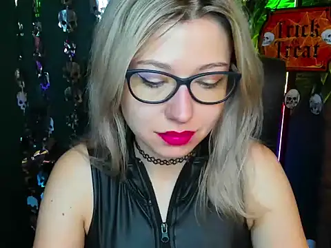 Snapshot of loveHeidi chatting on 16, 10, 2025 loveHeidi online show from 16, 10, 2025