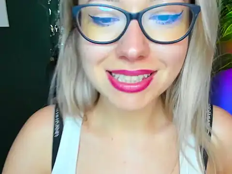 Snapshot of loveHeidi chatting on 29, 10, 2025 loveHeidi online show from 29, 10, 2025