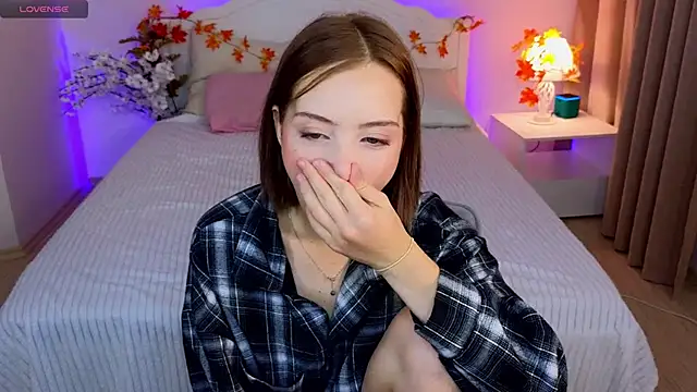 Snapshot of LumMina chatting on 27, 9, 2025 LumMina online show from 27, 9, 2025