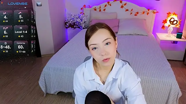 Snapshot of LumMina chatting on 24, 9, 2025 LumMina online show from 24, 9, 2025