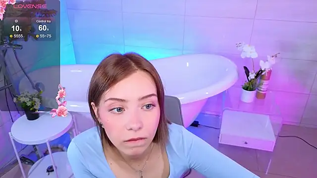 Snapshot of LumMina chatting on 21, 9, 2025 LumMina online show from 21, 9, 2025