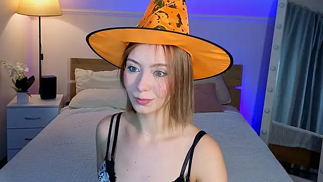 Snapshot of LumMina chatting on 3, 11, 2025 LumMina online show from 3, 11, 2025