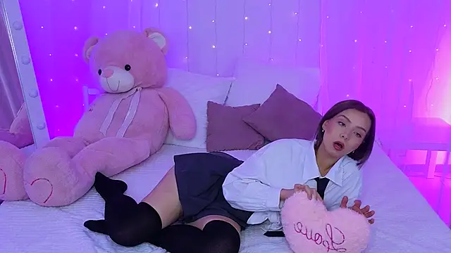 Snapshot of LumMina chatting on 14, 9, 2025 LumMina online show from 14, 9, 2025