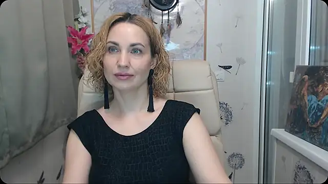 Snapshot of KatrinAlluring chatting on 28, 10, 2025 KatrinAlluring online show from 28, 10, 2025