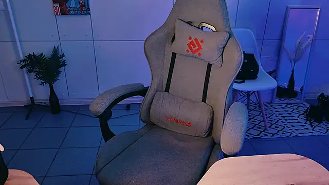 Yoka paradoXXX online show from 12, 4, 2026