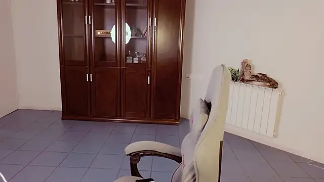 Yoka paradoXXX online show from 25, 11, 2025