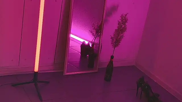 Yoka paradoXXX online show from 23, 12, 2025