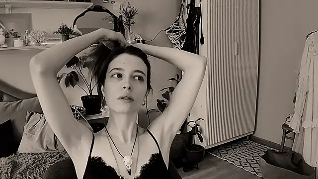 Yoka paradoXXX online show from 8, 5, 2026