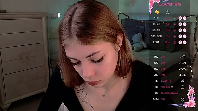 Leila Vanilla online show from 12, 11, 2025